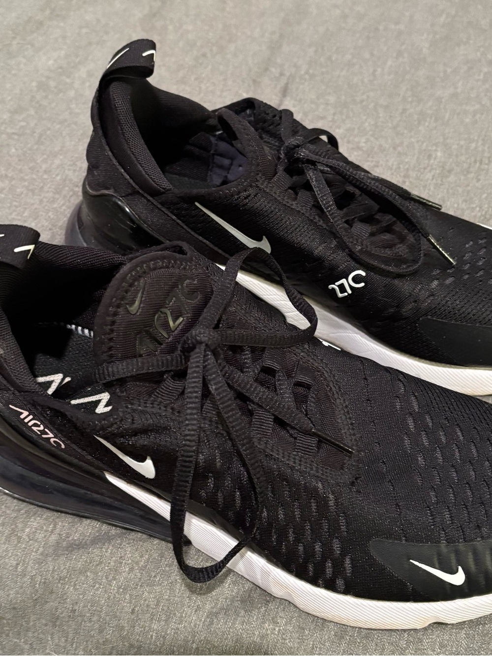 Nike Men’s Air Max 270 Black Size 8 in very good shape. Fits a women’s size 9.5 - Picture 2 of 5